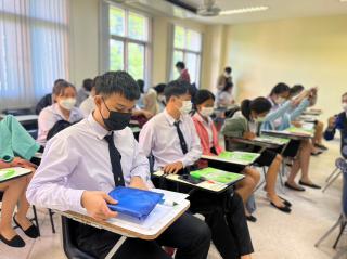 61. โครงการพัฒนาทักษะภาษาอังกฤษในศตวรรษที่ 21 สำหรับนักศึกษาครู